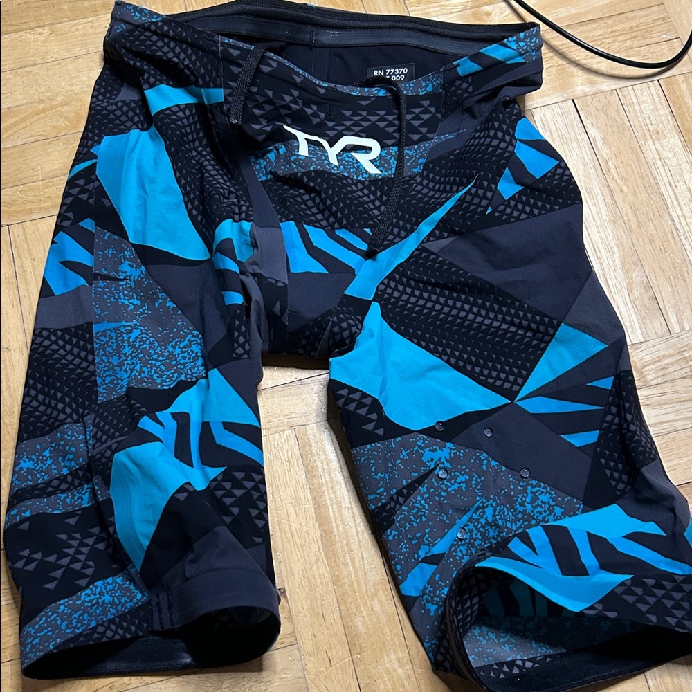 TYR AVICTOR PRELUDE Male Tech Suit, size 24 geometric black/blue